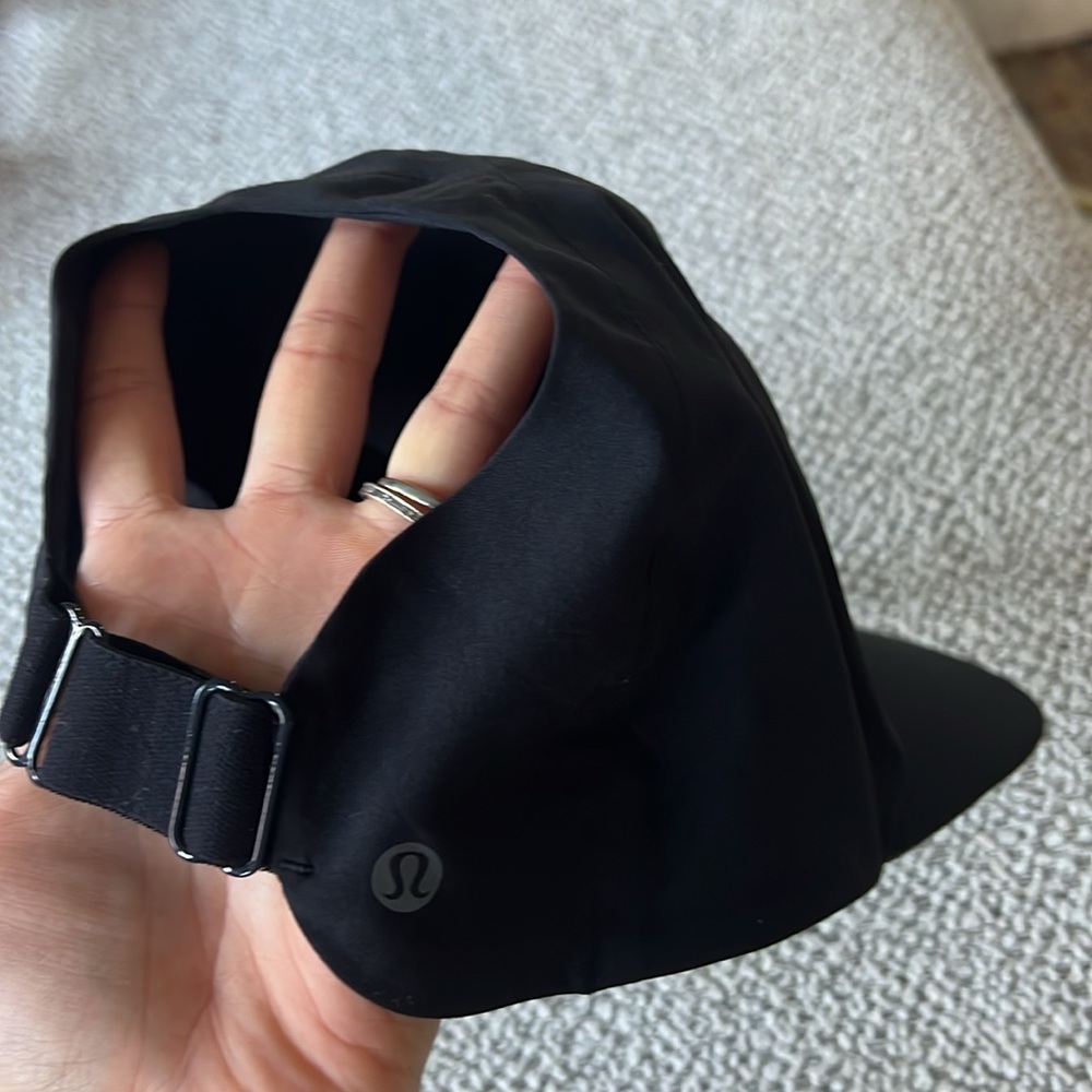 EUC Fast and Free ponytail running hat